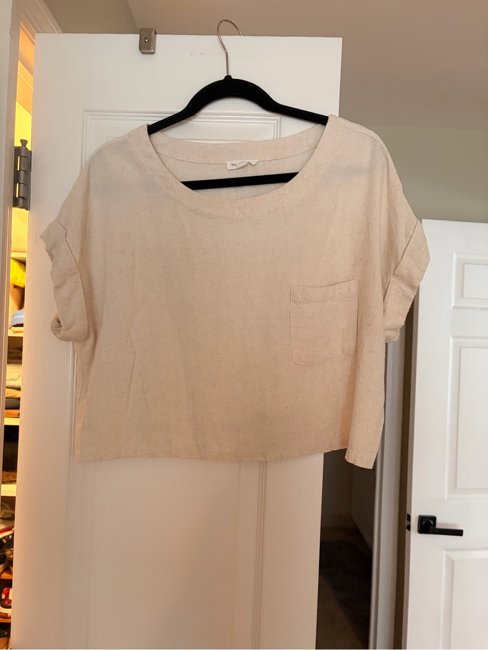 Blu Pepper Cream Cropped Pocket Tee